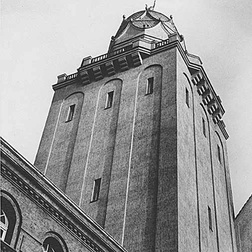 Der Turm des Stadtbads.