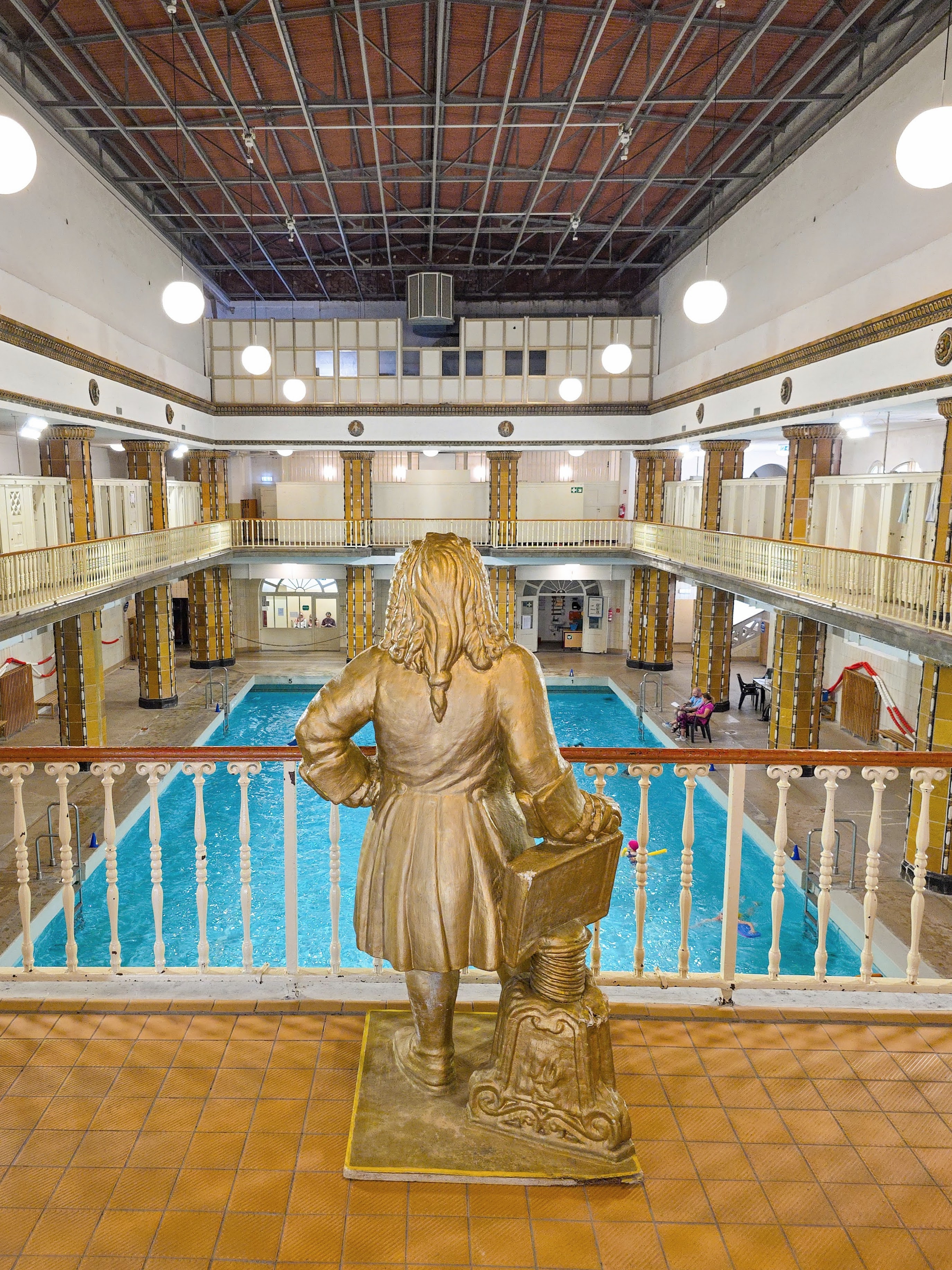 Der goldene Händel besucht unser Stadtbad.