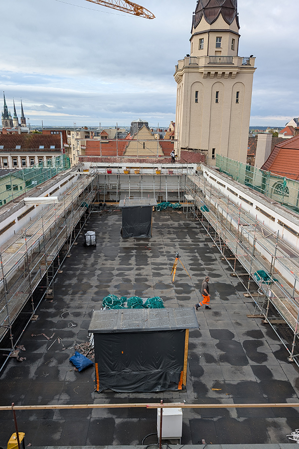 Blick auf das Arbeitsdach der Männerhalle.