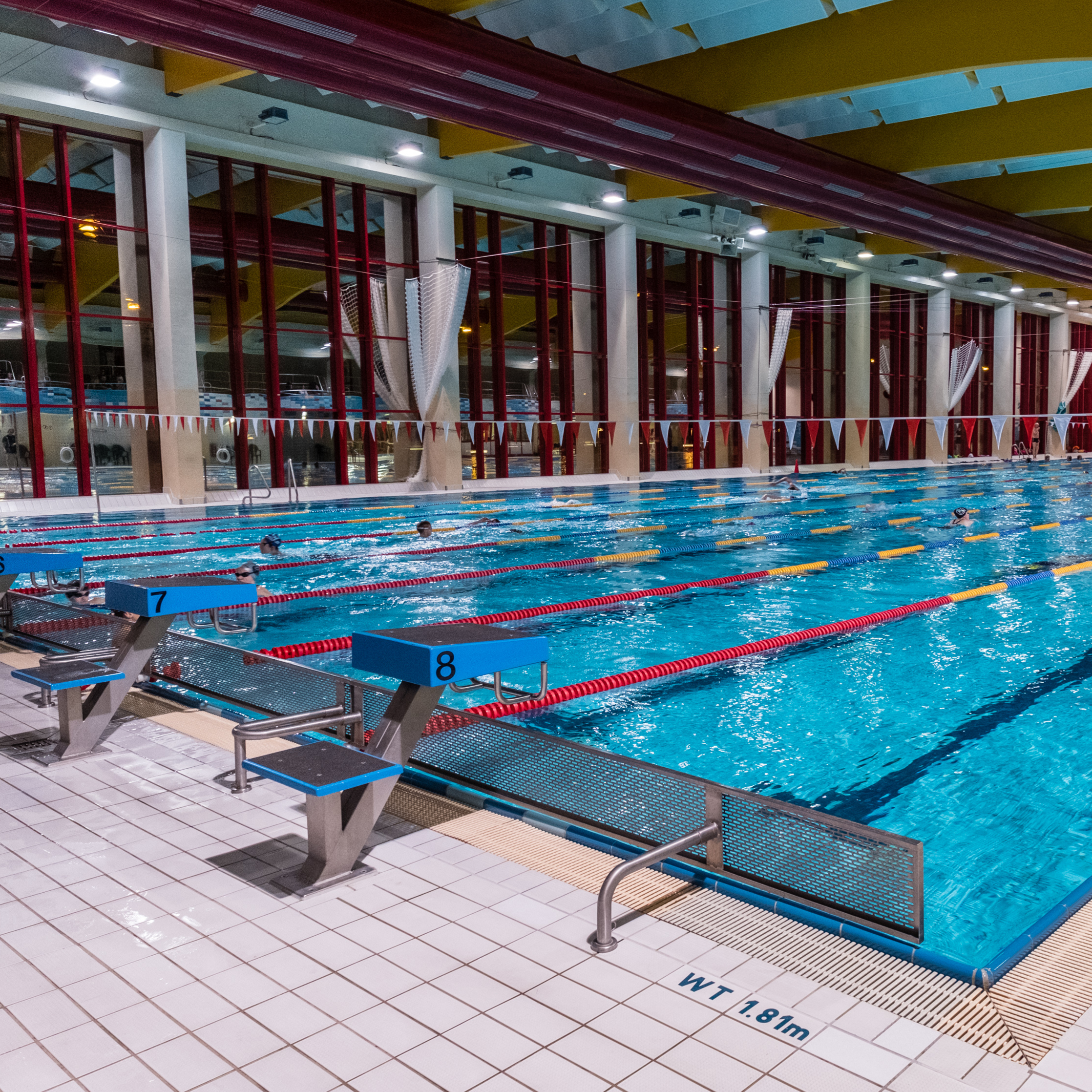 Die Schwimmhalle Neustadt von innen.