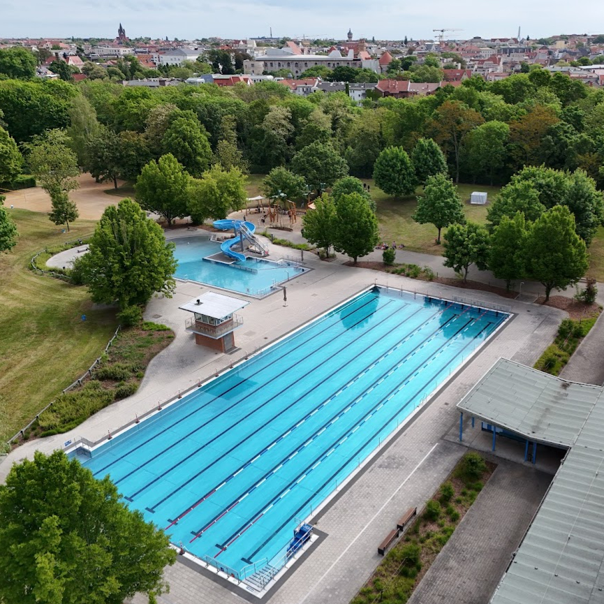 Luftaufnahme vom Freibad Saline 