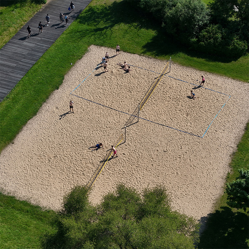 Beachvolleyballfeld.